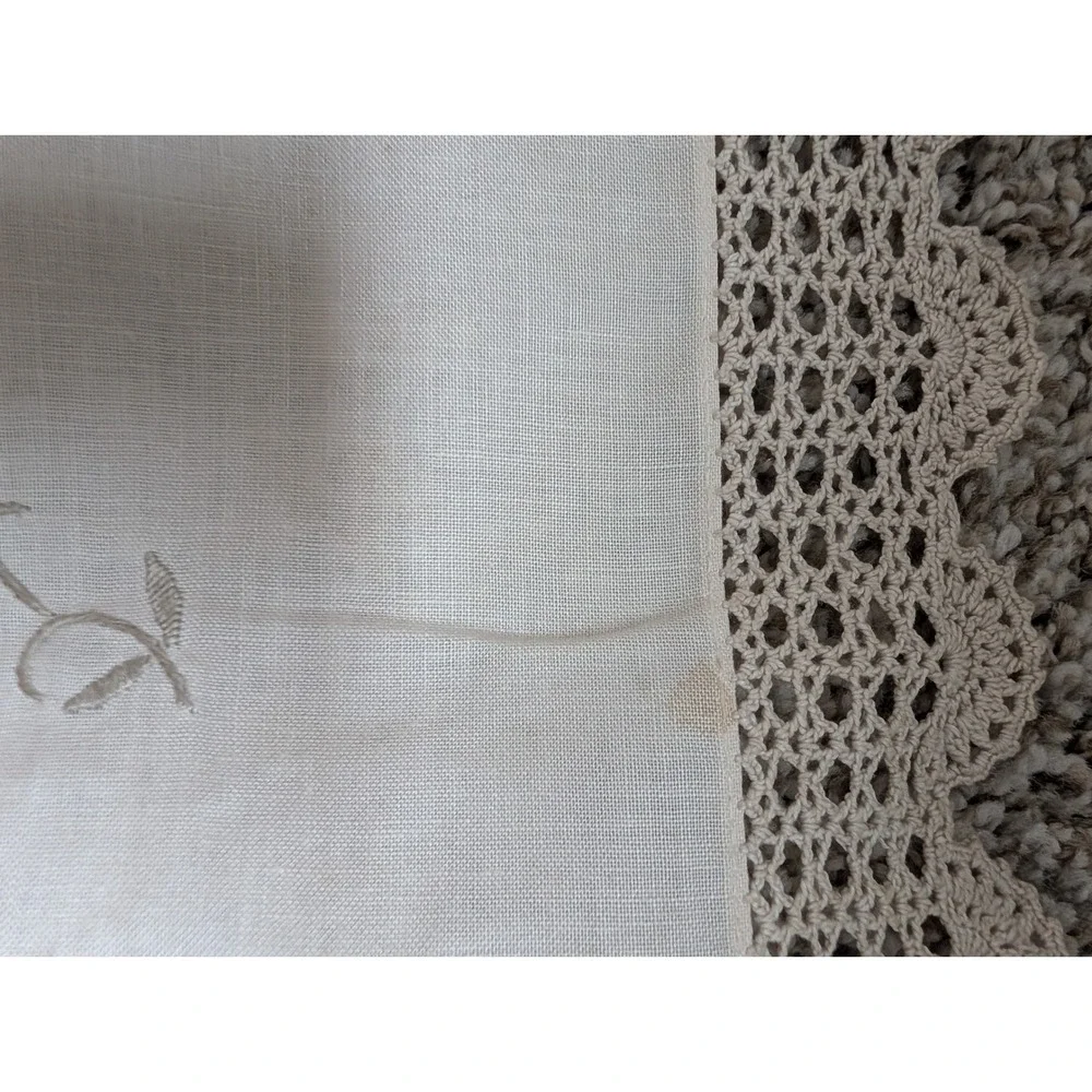 Vintage Square Floral Embroidered Tablecloth and 6 Napkin Set Crochet Lace Trim
